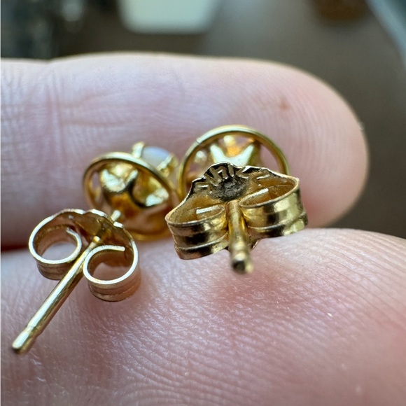 Vintage solid 14k yellow gold genuine opal stud earrings - Picture 9 of 14